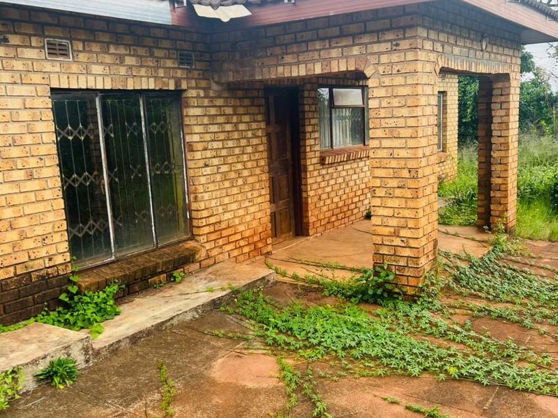 House For Sale in Thohoyandou Rural, Tshilapfene - Photo 2