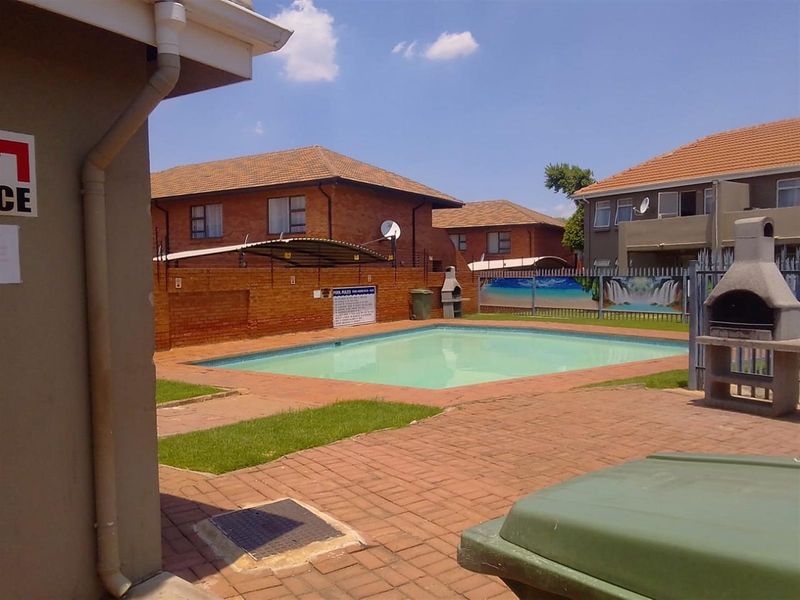 2 Bedroom Townhouse For Sale in Florentia Alberton Gauteng - Photo 2