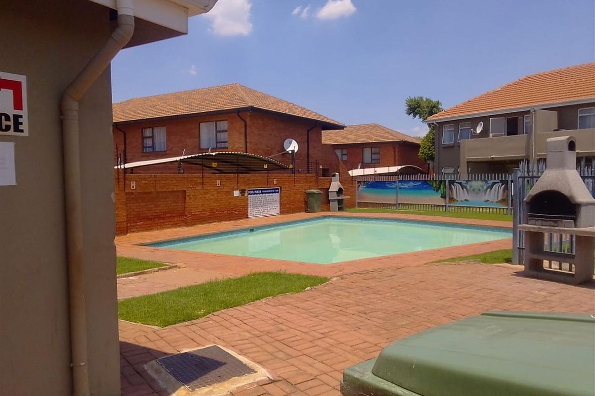 2 Bedroom Townhouse For Sale in Florentia Alberton Gauteng - Photo 2
