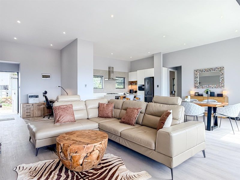 Sea View Villa in Shakas Rock - Photo 10