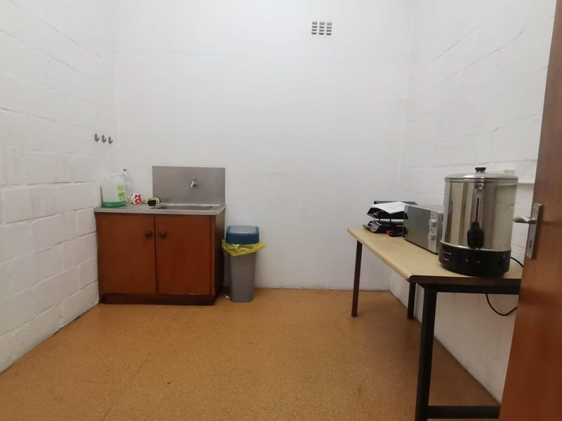 Industrial Warehouse / Workshop to rent in Paarl - Photo 5