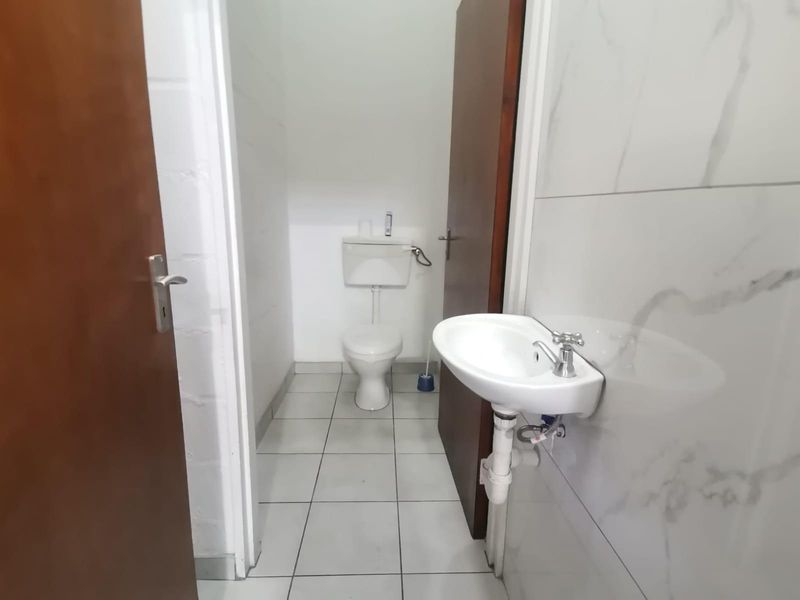 Industrial Warehouse / Workshop to rent in Paarl - Photo 9