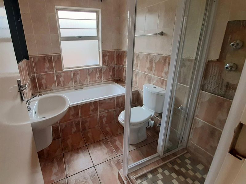 3 bed House in secure complex- Randburg - Photo 7