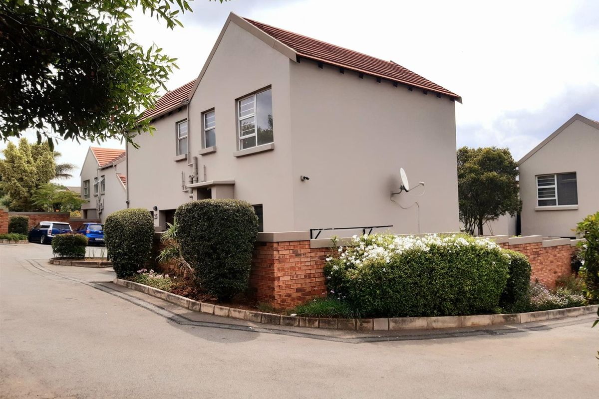 3 bed House in secure complex- Randburg - Photo 2