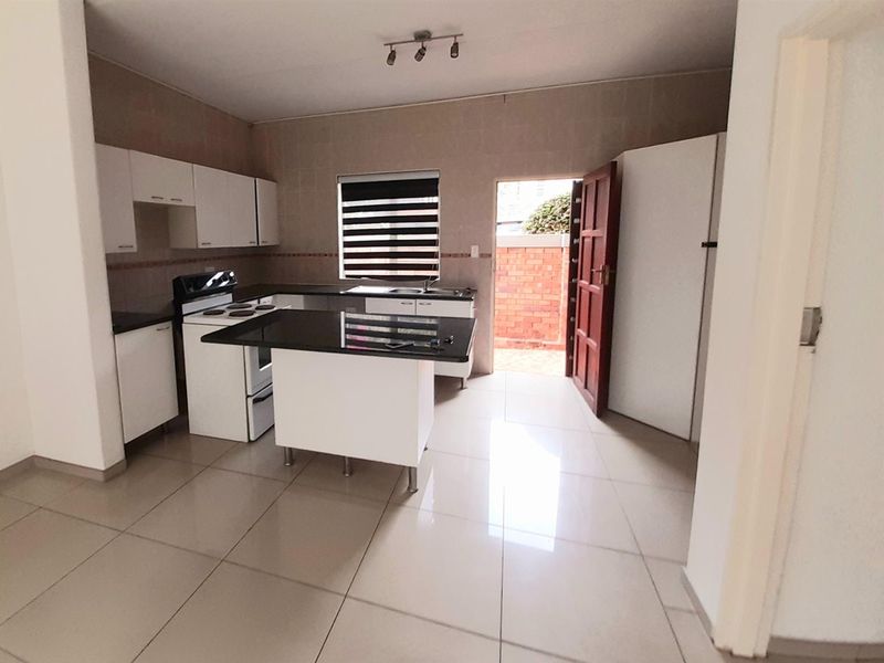 3 bed House in secure complex- Randburg - Photo 5