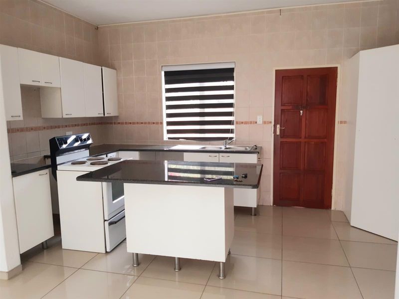 3 bed House in secure complex- Randburg - Photo 4