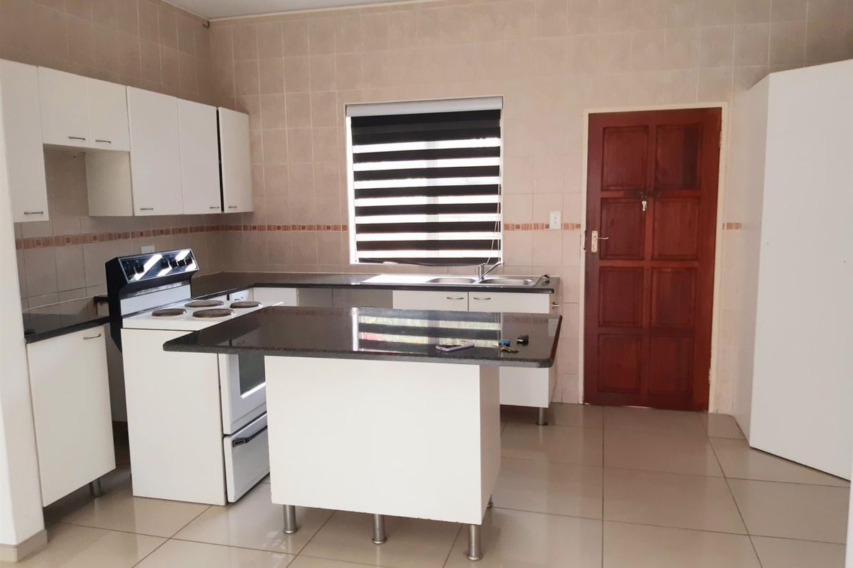 3 bed House in secure complex- Randburg - Photo 4