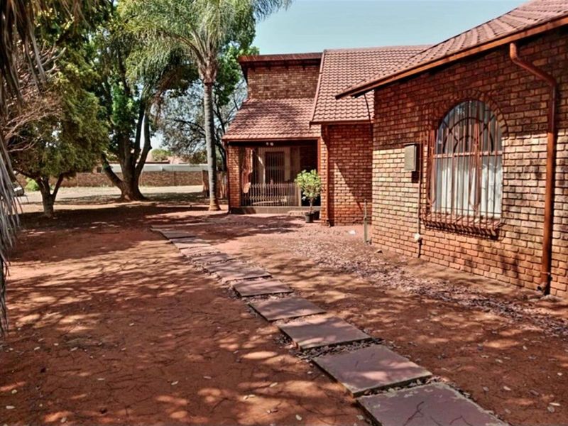 PERFECT FAMILY HOME FOR SALE - Photo 2