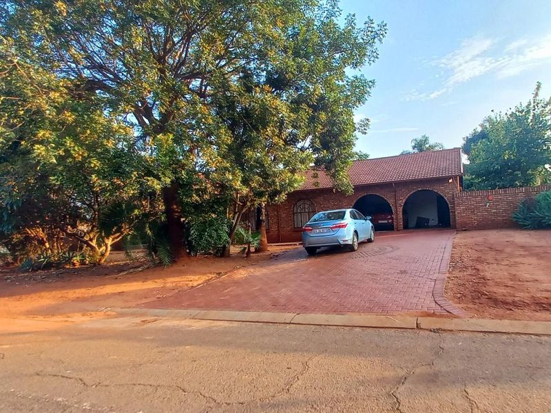 PERFECT FAMILY HOME FOR SALE - Photo 7