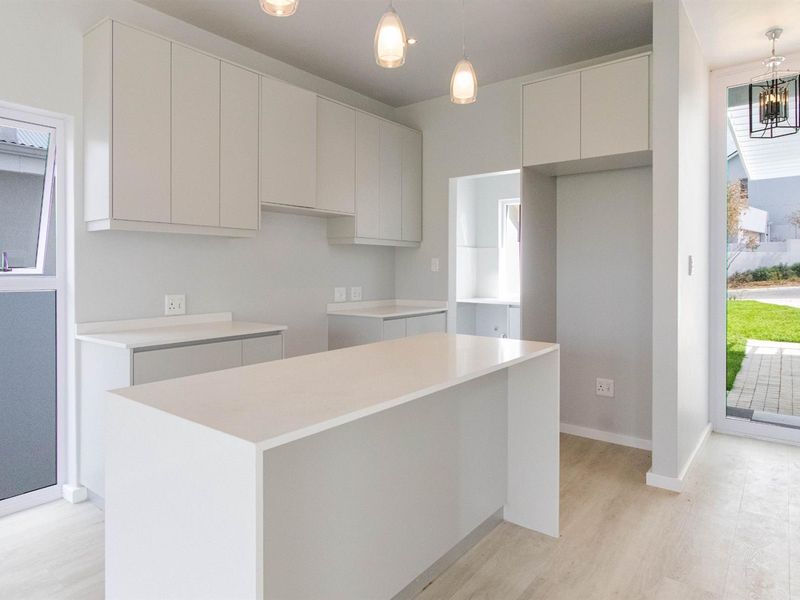 Brand New 3 Bedroom Double-Storey Home, at the foot of Bains kloof pass. - Photo 6