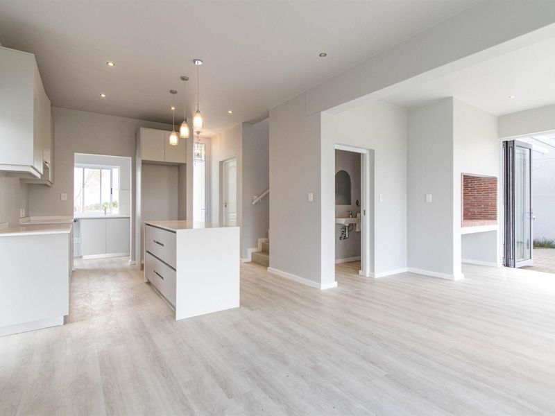 Brand New 3 Bedroom Double-Storey Home, at the foot of Bains kloof pass. - Photo 4