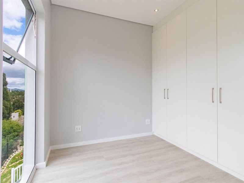 Brand New 3 Bedroom Double-Storey Home, at the foot of Bains kloof pass. - Photo 10