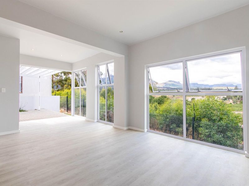 Brand New 3 Bedroom Double-Storey Home, at the foot of Bains kloof pass. - Photo 2