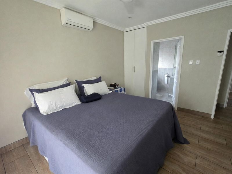 Stunning 3 Bedroom, pet-friendly townhouse for sale. - Photo 8