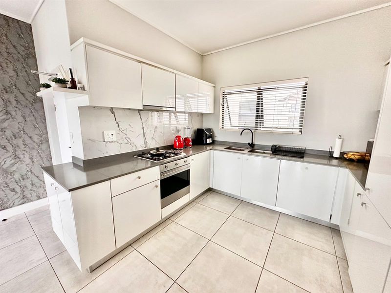2-Bed, 2-Bath Penthouse Apartment For Sale in The Polofields, Waterfall, Midrand - Photo 10