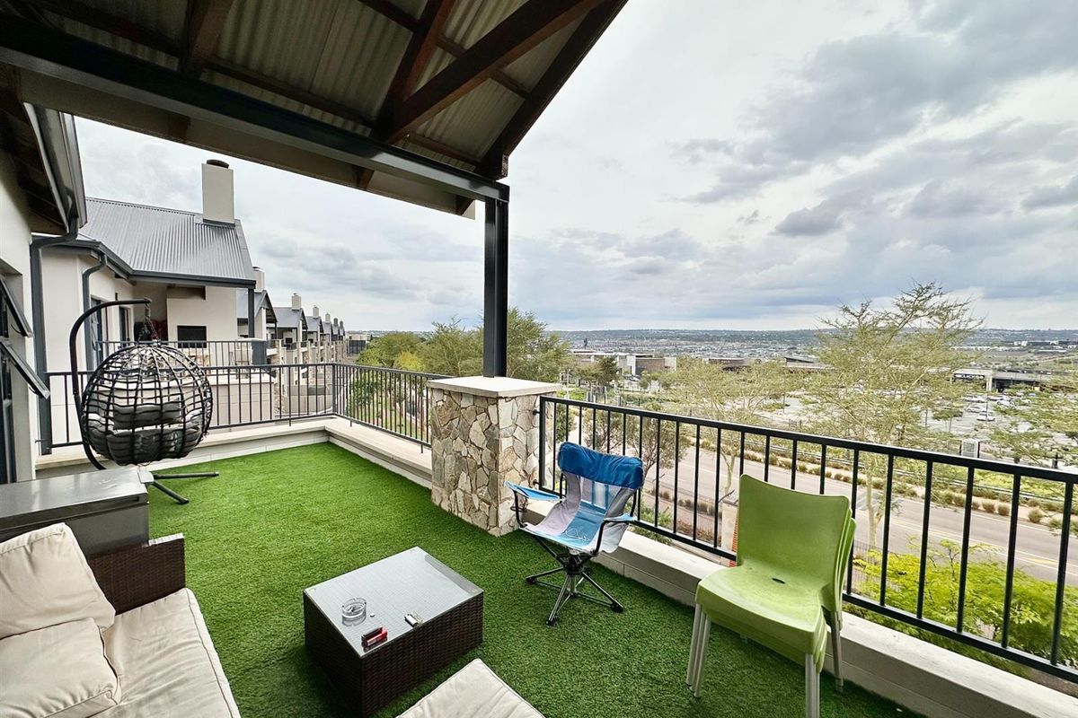 2-Bed, 2-Bath Penthouse Apartment For Sale in The Polofields, Waterfall, Midrand - Photo 2