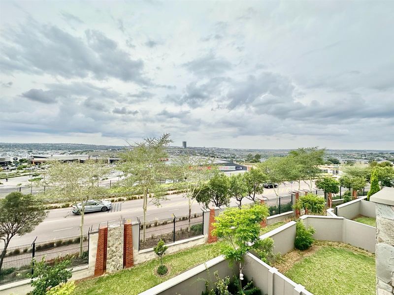 2-Bed, 2-Bath Penthouse Apartment For Sale in The Polofields, Waterfall, Midrand - Photo 5