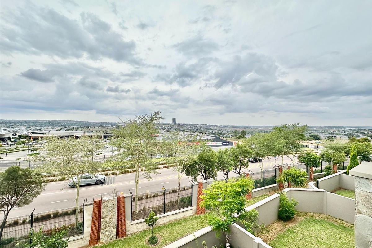 2-Bed, 2-Bath Penthouse Apartment For Sale in The Polofields, Waterfall, Midrand - Photo 5