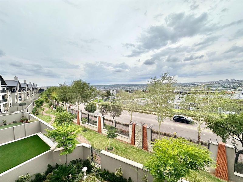 2-Bed, 2-Bath Penthouse Apartment For Sale in The Polofields, Waterfall, Midrand - Photo 4