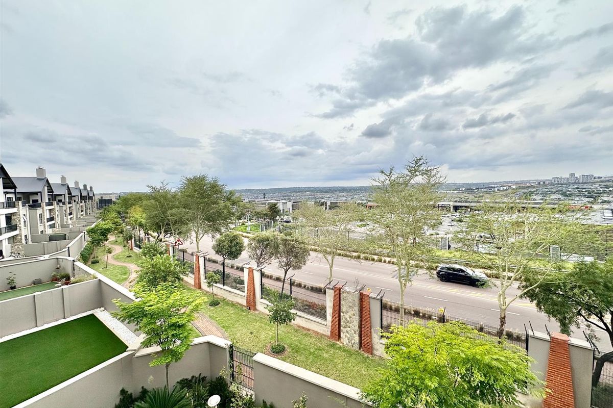 2-Bed, 2-Bath Penthouse Apartment For Sale in The Polofields, Waterfall, Midrand - Photo 4