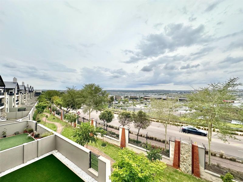 2-Bed, 2-Bath Penthouse Apartment For Sale in The Polofields, Waterfall, Midrand - Photo 6
