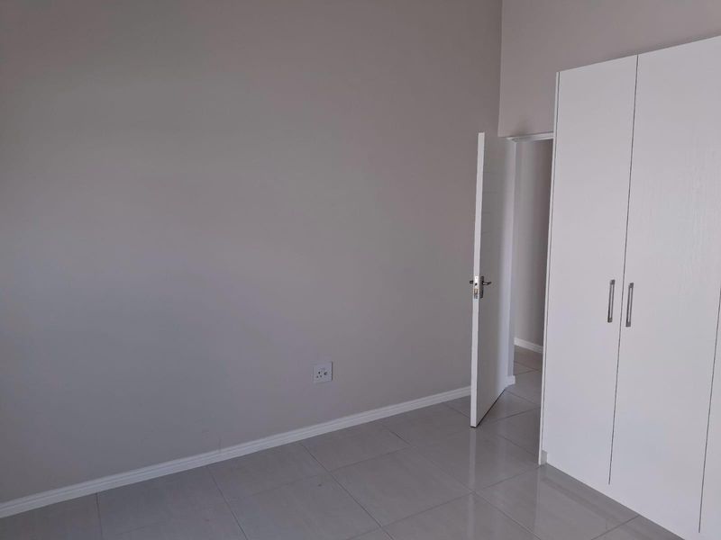 3-Bedroom Beauty in Wildflower Estate - No Transfer Duty! - Photo 10