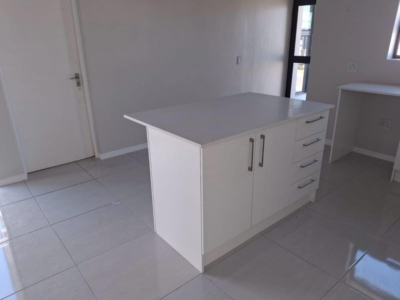 3-Bedroom Beauty in Wildflower Estate - No Transfer Duty! - Photo 9