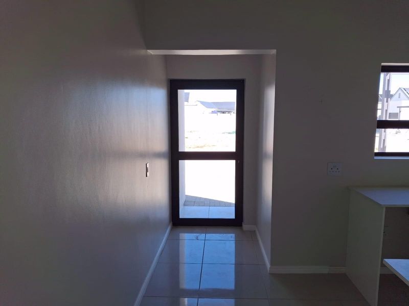 3-Bedroom Beauty in Wildflower Estate - No Transfer Duty! - Photo 8