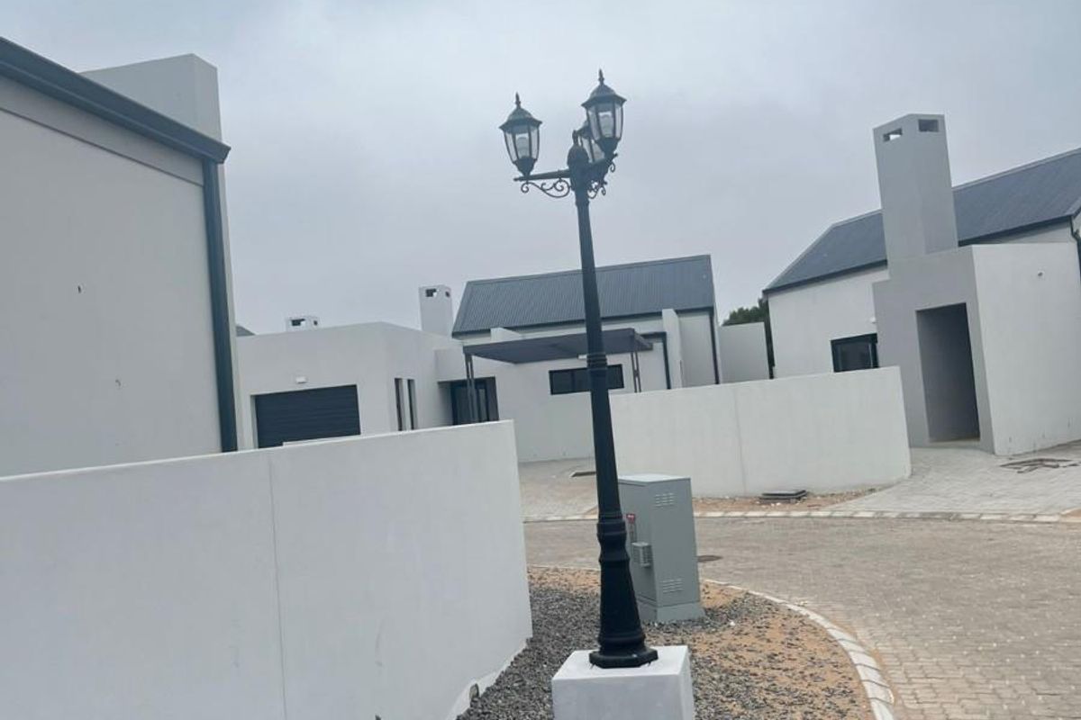 3-Bedroom Beauty in Wildflower Estate - No Transfer Duty! - Photo 3