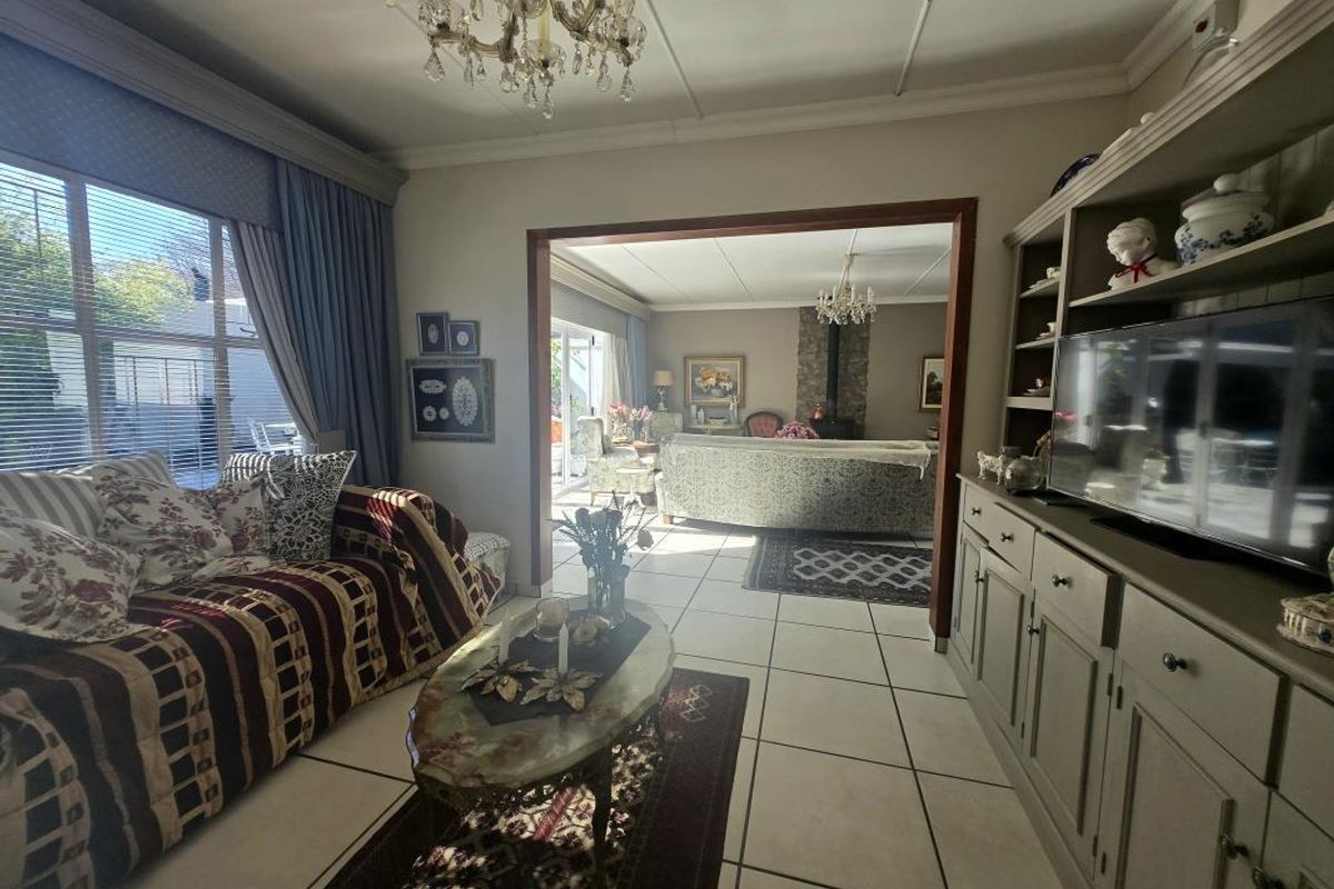 A Lavish home steeped in quite luxury. - Photo 3