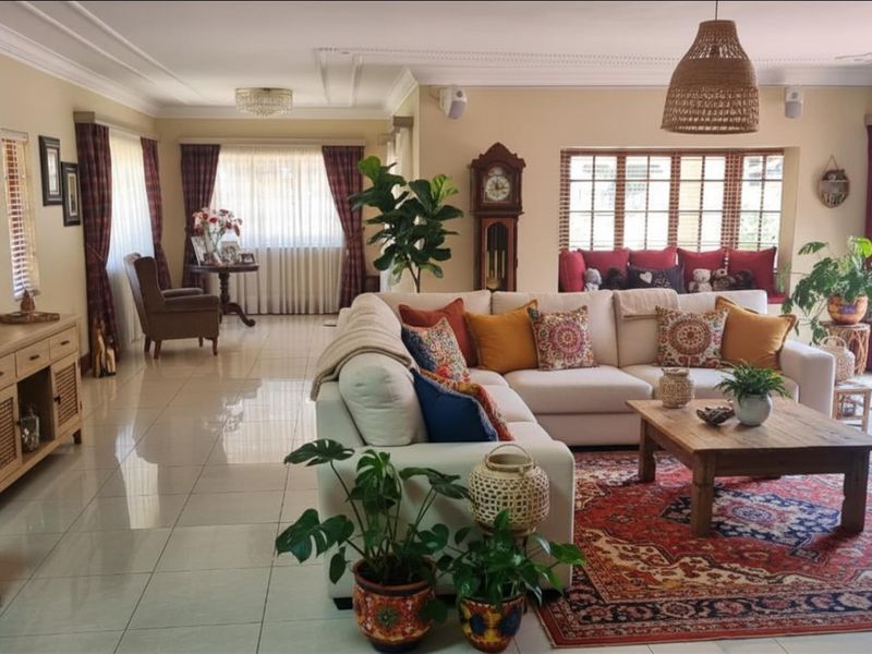 Exceptional 5-Bedroom Residence with Flatlet and Versatile Living Spaces Lakefield Benoni - Photo 3