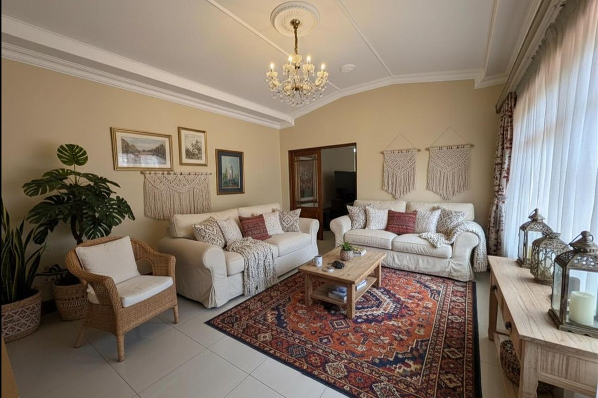 Exceptional 5-Bedroom Residence with Flatlet and Versatile Living Spaces Lakefield Benoni - Photo 4