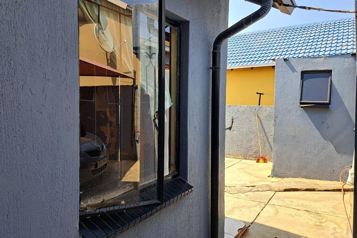 Great Family Home for sale in Mabopane - Photo 5