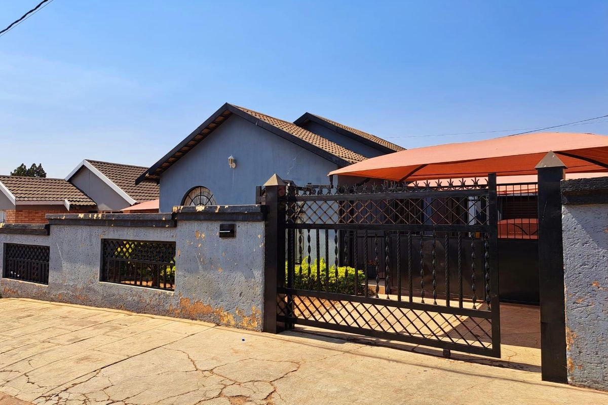 Great Family Home for sale in Mabopane - Photo 2