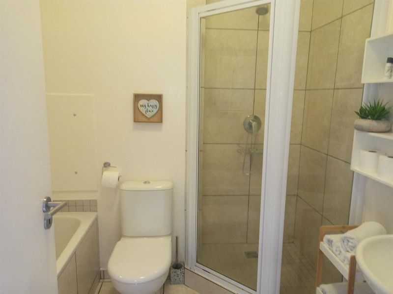 Modern 2-Bedroom Fully Furnished Apartment To Rent Ballito Central, Ballito, KwaZulu Natal - Photo 9