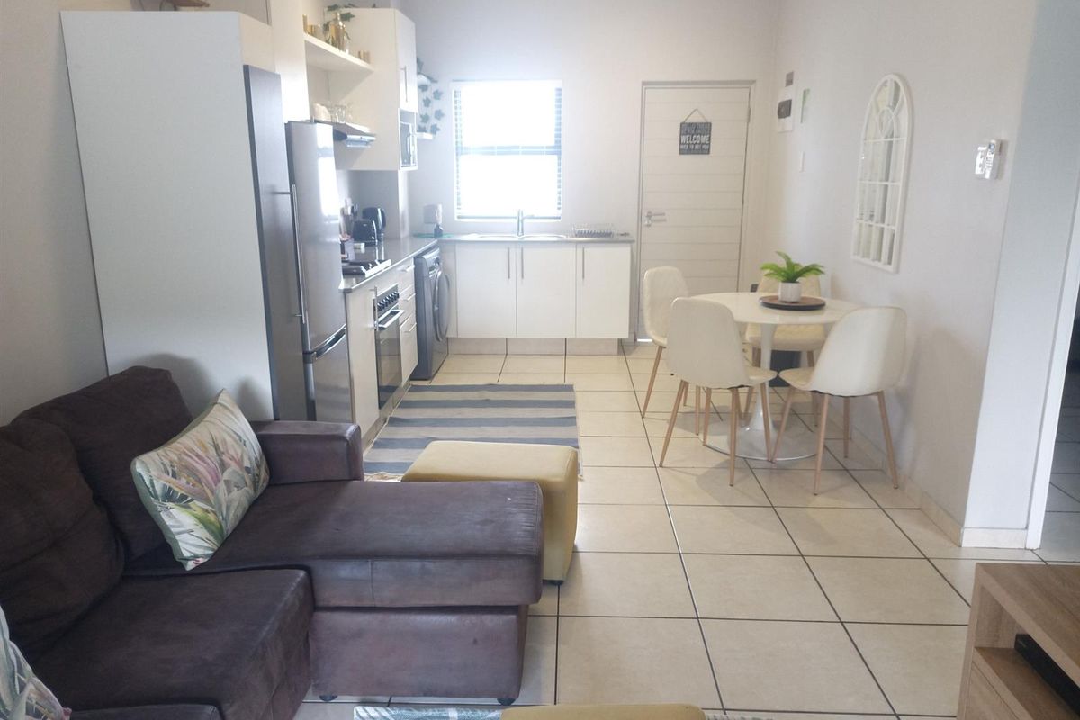 Modern 2-Bedroom Fully Furnished Apartment To Rent Ballito Central, Ballito, KwaZulu Natal - Photo 2