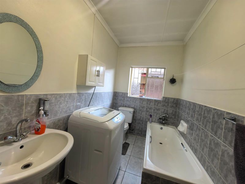 Towhouse For Sale in Lennoxton, Newcastle, KwaZulu Natal - Photo 10