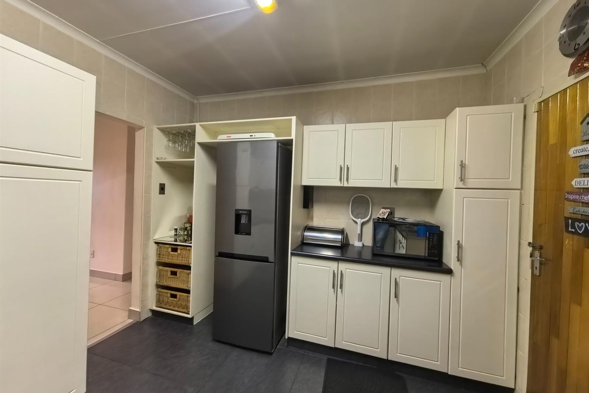 Towhouse For Sale in Lennoxton, Newcastle, KwaZulu Natal - Photo 4