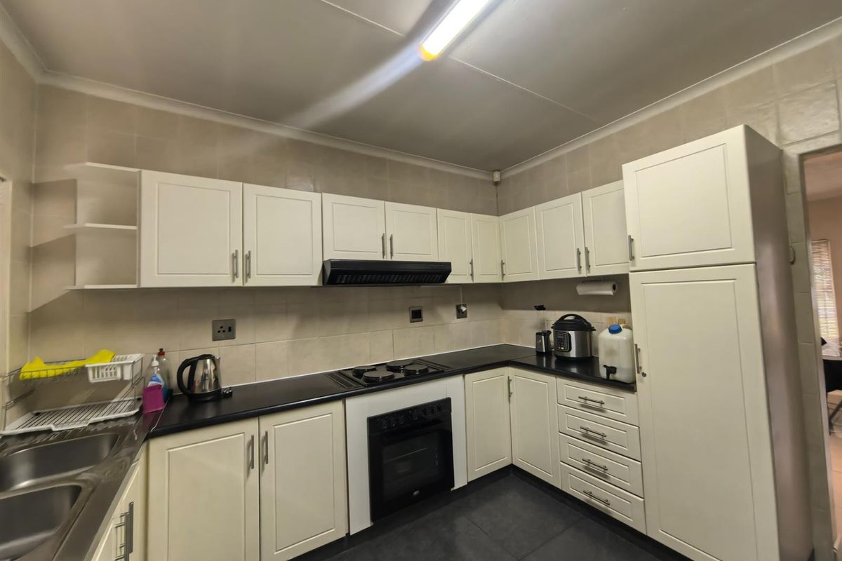 Towhouse For Sale in Lennoxton, Newcastle, KwaZulu Natal - Photo 3