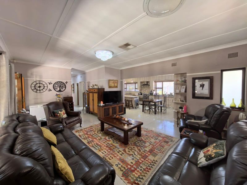 Sustainable Style Meets Family Fun: Your Energy-Efficient Oasis in Hadison Park, Kimberley - Photo 7