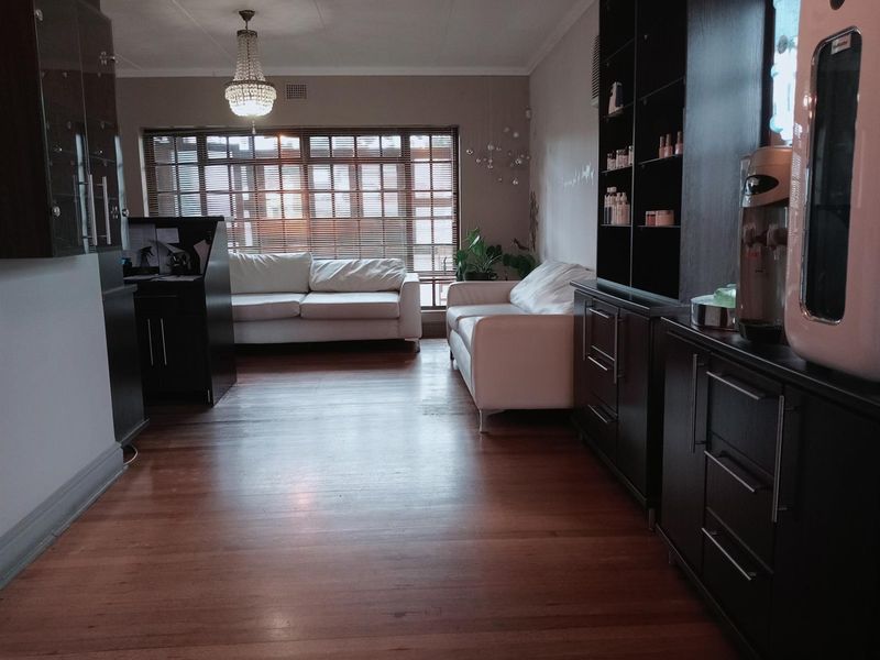 COMMERCIAL PROPERTY - PRIME LOCATION - Photo 5