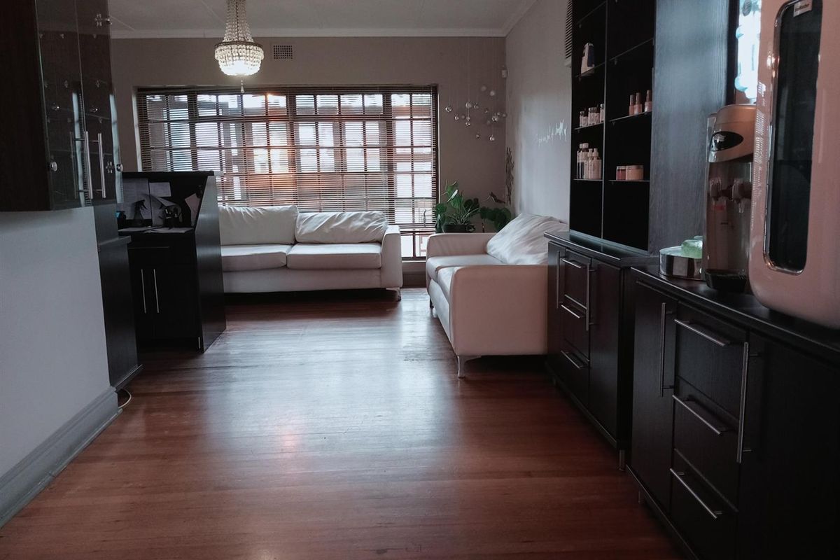 COMMERCIAL PROPERTY - PRIME LOCATION - Photo 5