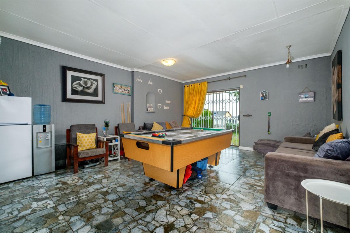 House For Sale in Witpoortjie, Roodepoort - Photo 5