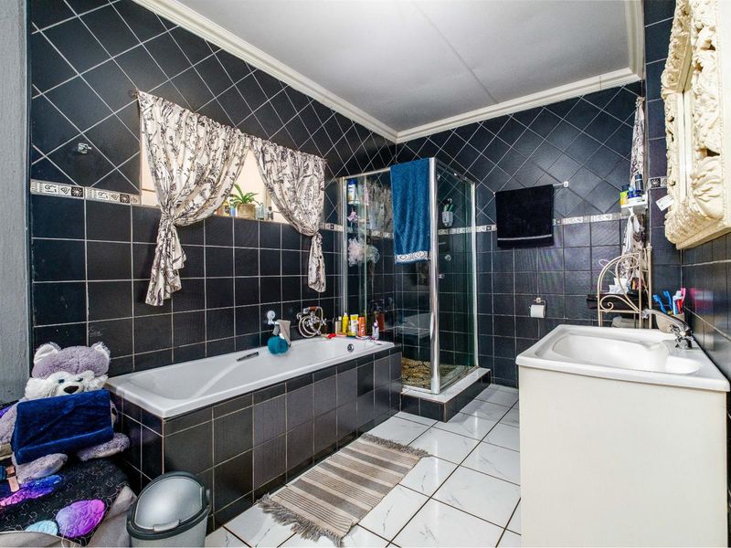 House For Sale in Witpoortjie, Roodepoort - Photo 9