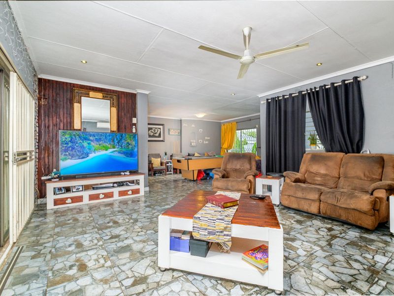 House For Sale in Witpoortjie, Roodepoort - Photo 3