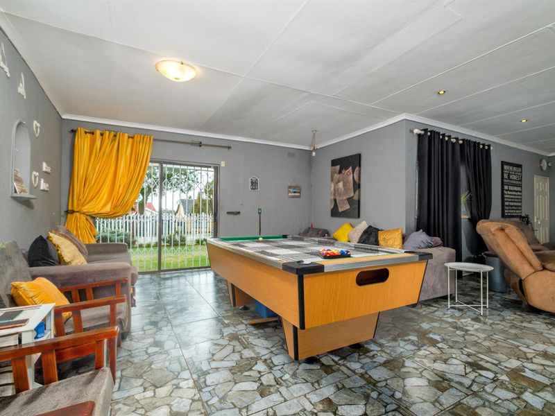 House For Sale in Witpoortjie, Roodepoort - Photo 6
