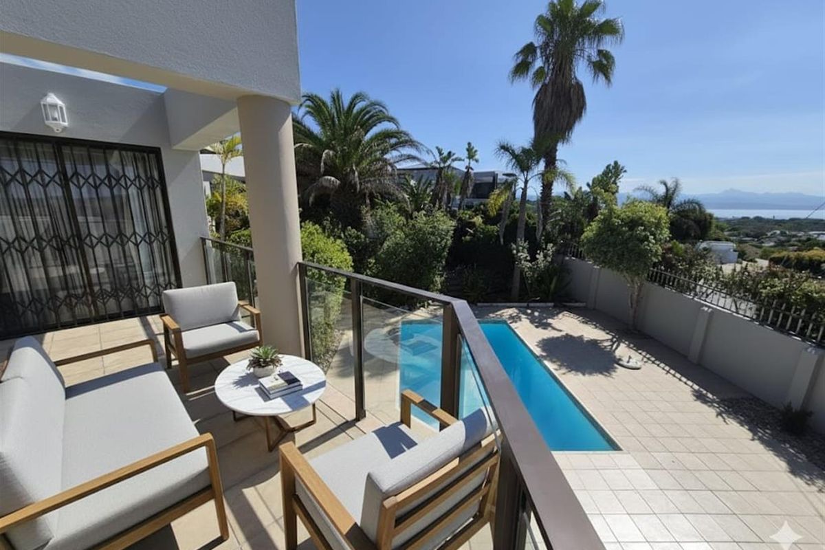 Lower Robberg Gem | Elevated Views over Robberg and the Bay - Photo 5