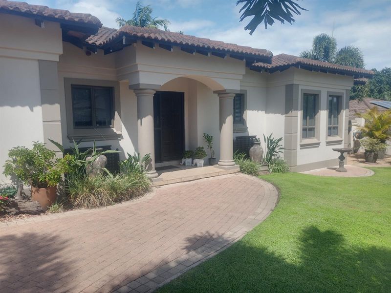Elegant 3-Bedroom House For Sale in The Oval, Ballito, KwaZulu Natal - Photo 2