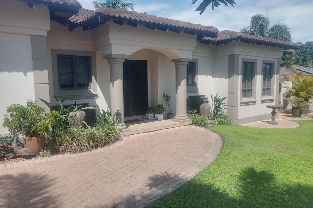 Elegant 3-Bedroom House For Sale in The Oval, Ballito, KwaZulu Natal - Photo 2