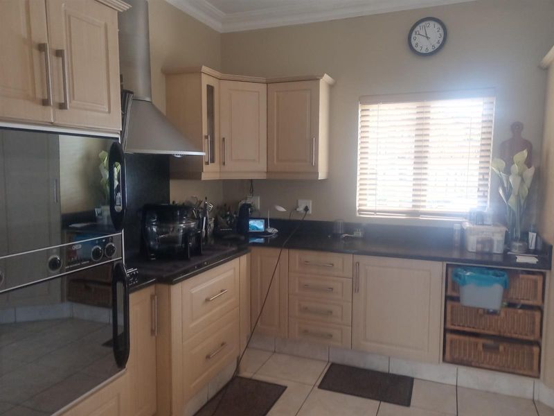 Elegant 3-Bedroom House For Sale in The Oval, Ballito, KwaZulu Natal - Photo 10